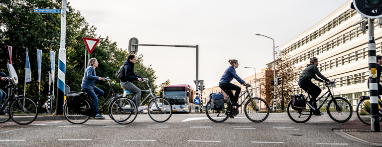 Heijendaal, Nijmegen - fietsers en bus