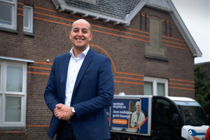 De Glimlach Liggend