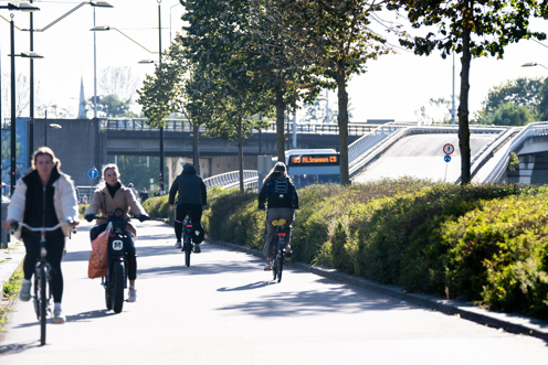 Station Nijmegen - fietsers en bus